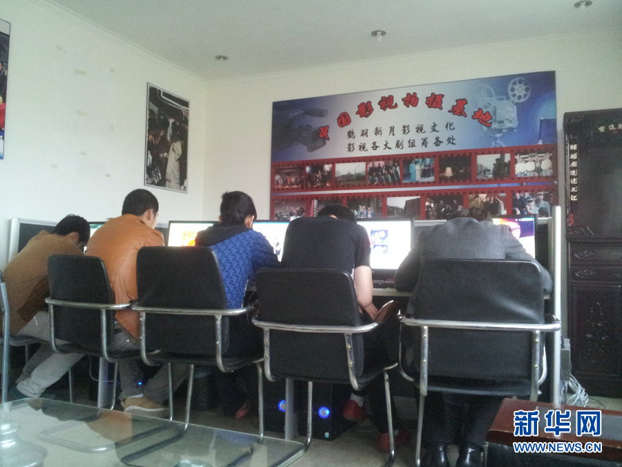 招聘剧组_陈小春春节美国拜见丈母娘,应采儿曝甜蜜照(3)