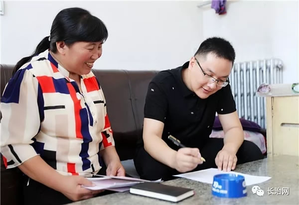 中国农民人口调查_...社工作人员正在农民专业合作社做贷前调查工作.-中华合