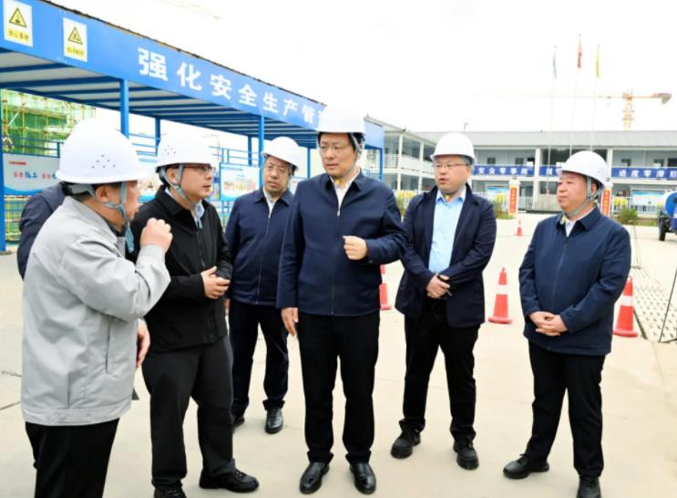 丁小强在屯留区调研